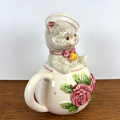 Vintage spaarpot kat in theepot met roosjes