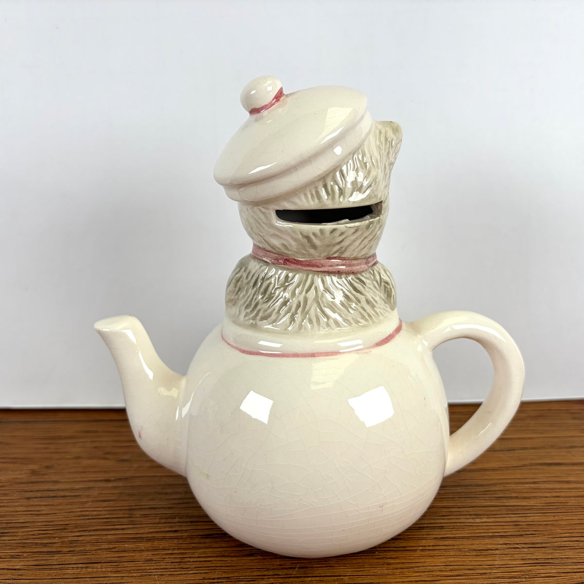 Vintage spaarpot kat in theepot met roosjes