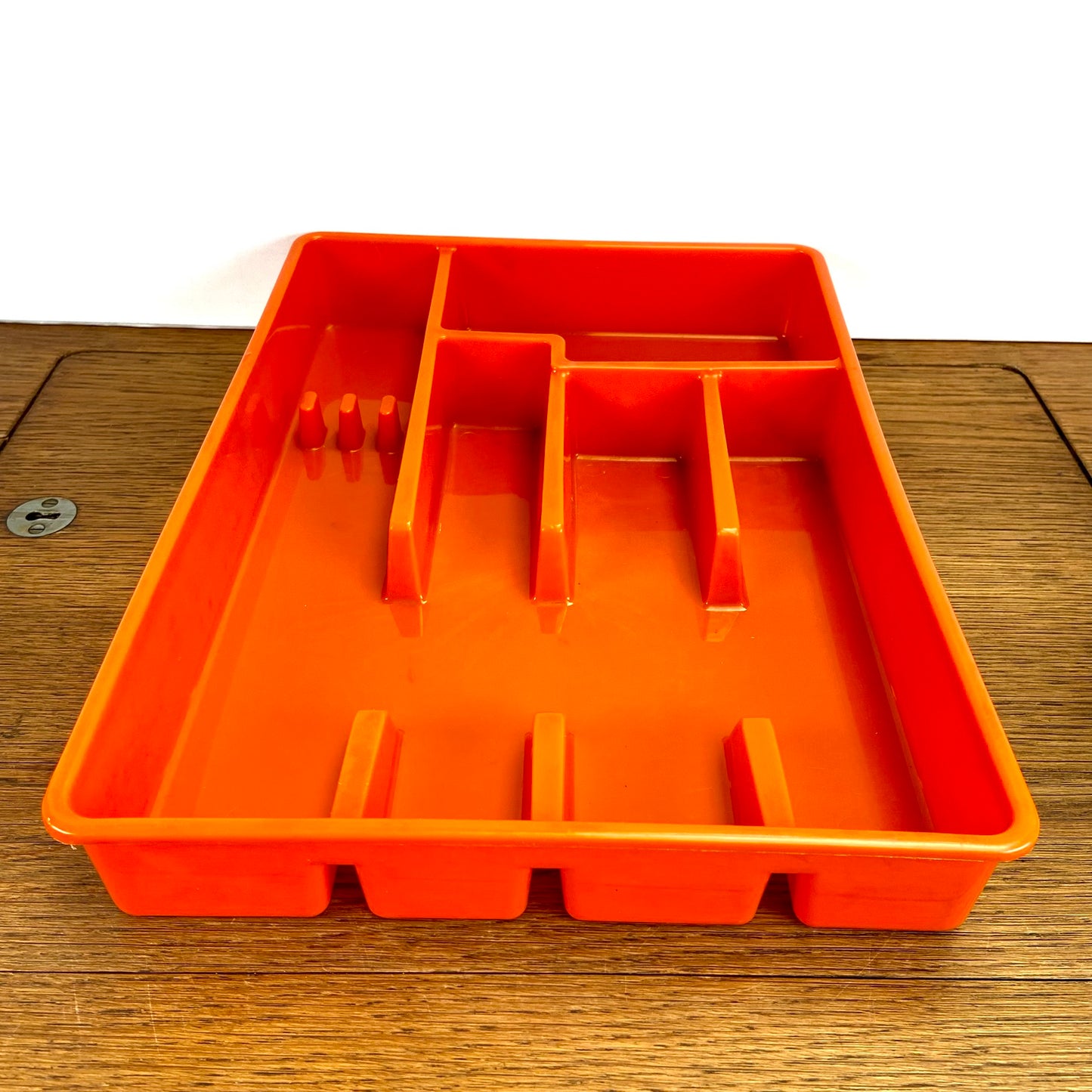 Vintage oranje bestekbak