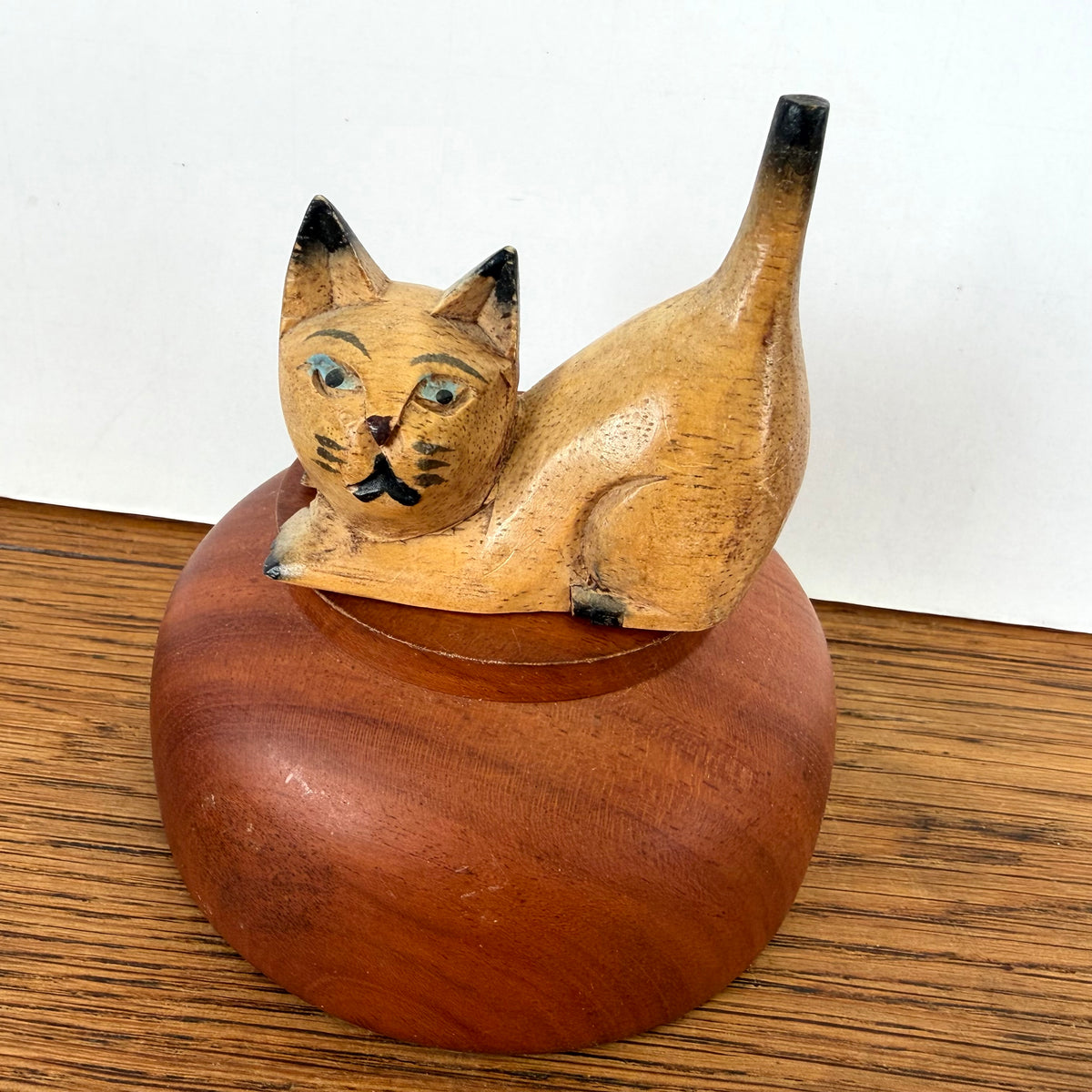 Klein houten katje