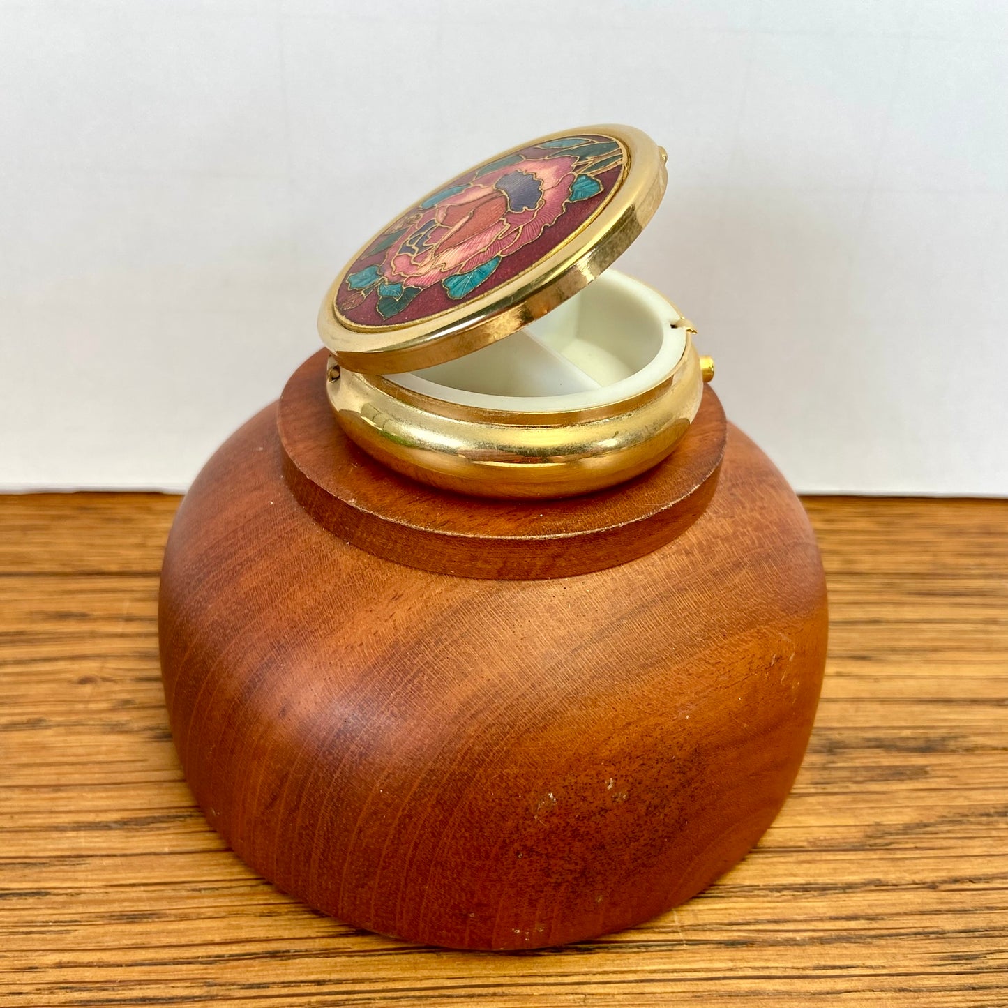 Vintage pillendoosje bloem