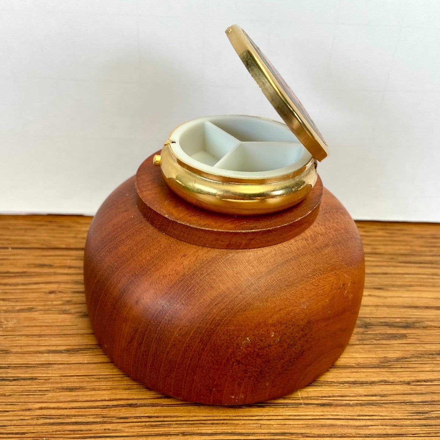 Vintage pillendoosje bloem