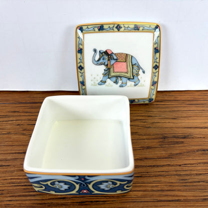 Vintage porseleinen snuisterijen doosje Wedgwood Blue Elephant