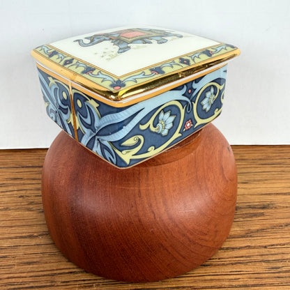 Vintage porseleinen snuisterijen doosje Wedgwood Blue Elephant