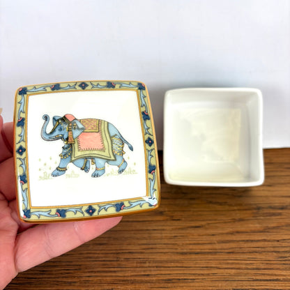Vintage porseleinen snuisterijen doosje Wedgwood Blue Elephant