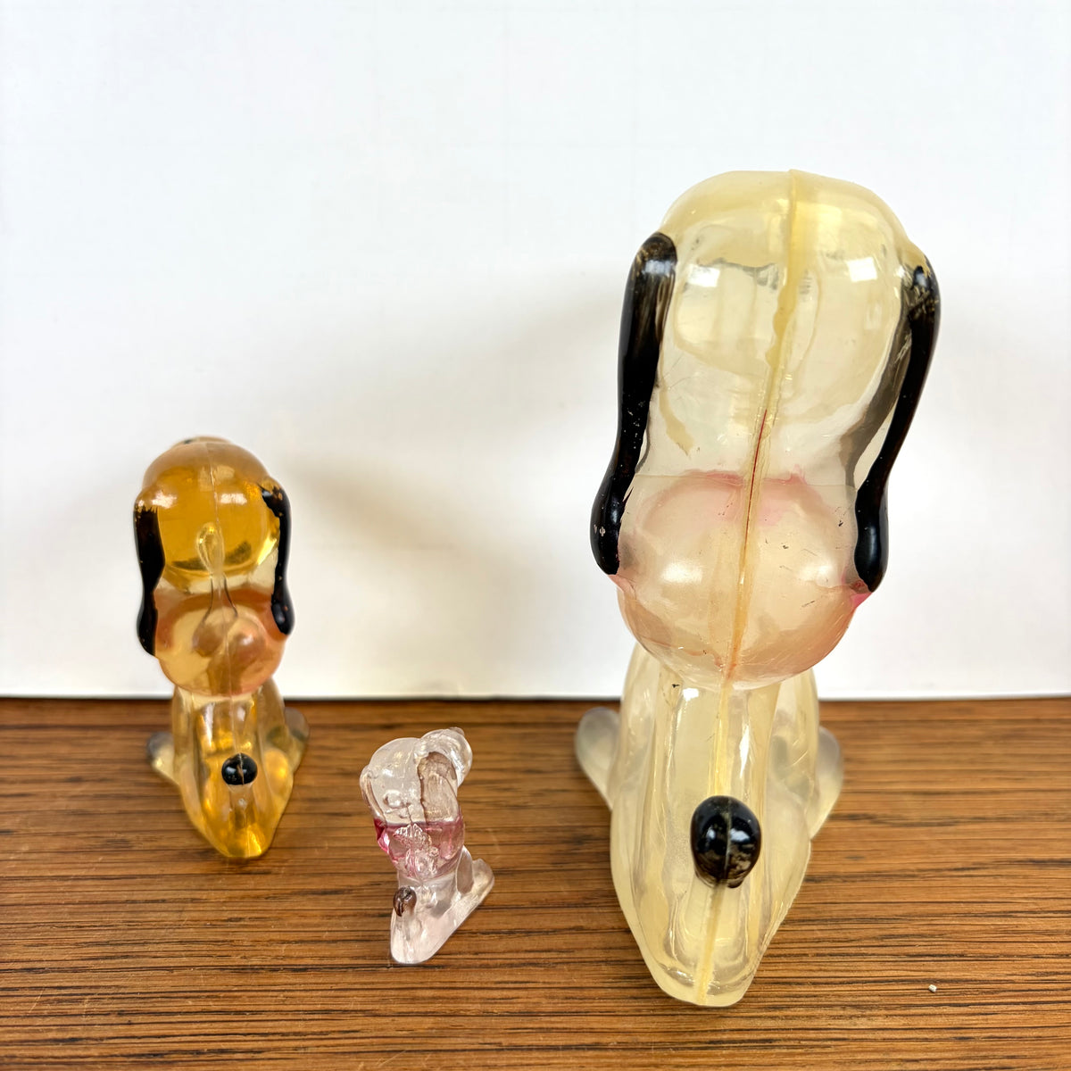 Vintage lucite Snoopy beeldjes