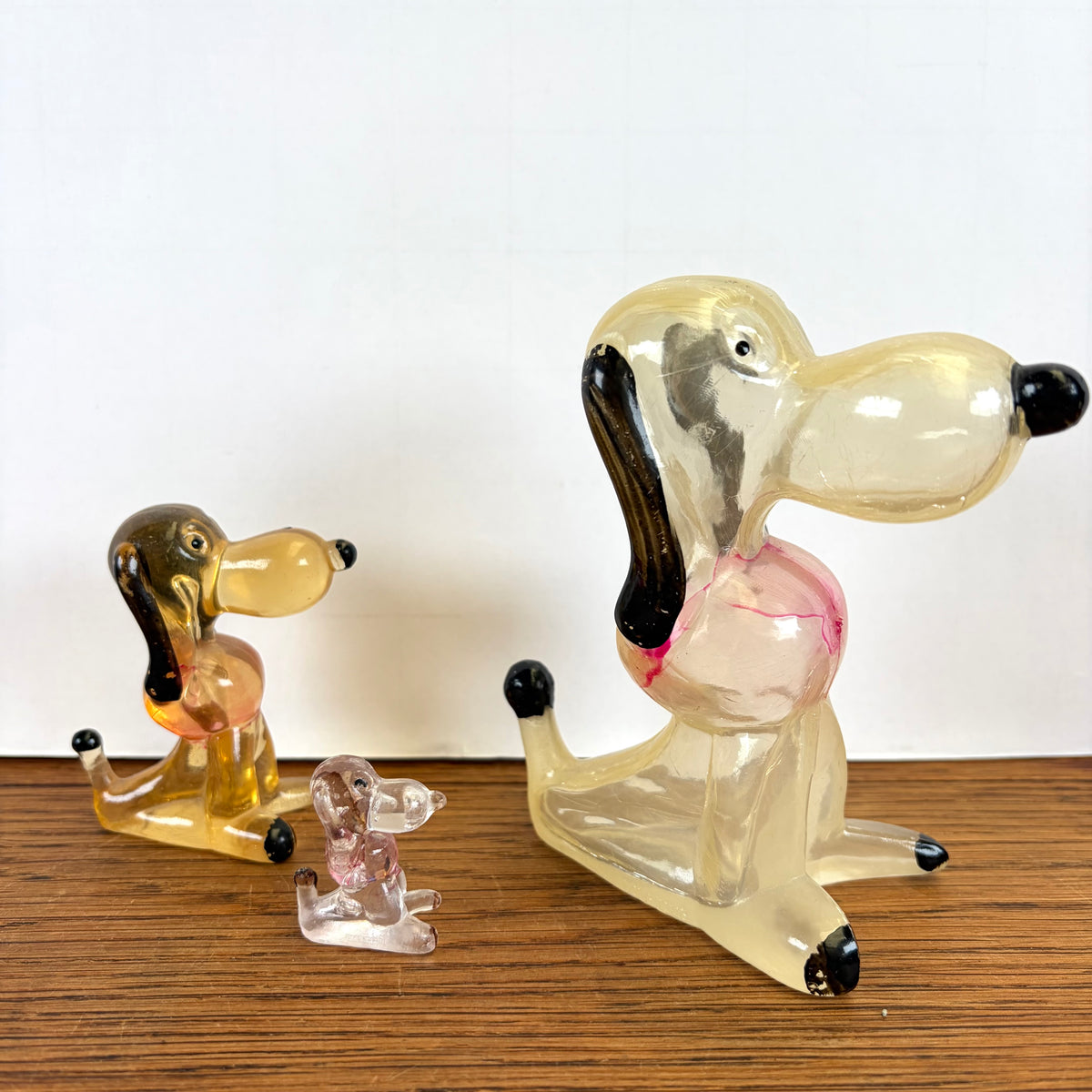 Vintage lucite Snoopy beeldjes