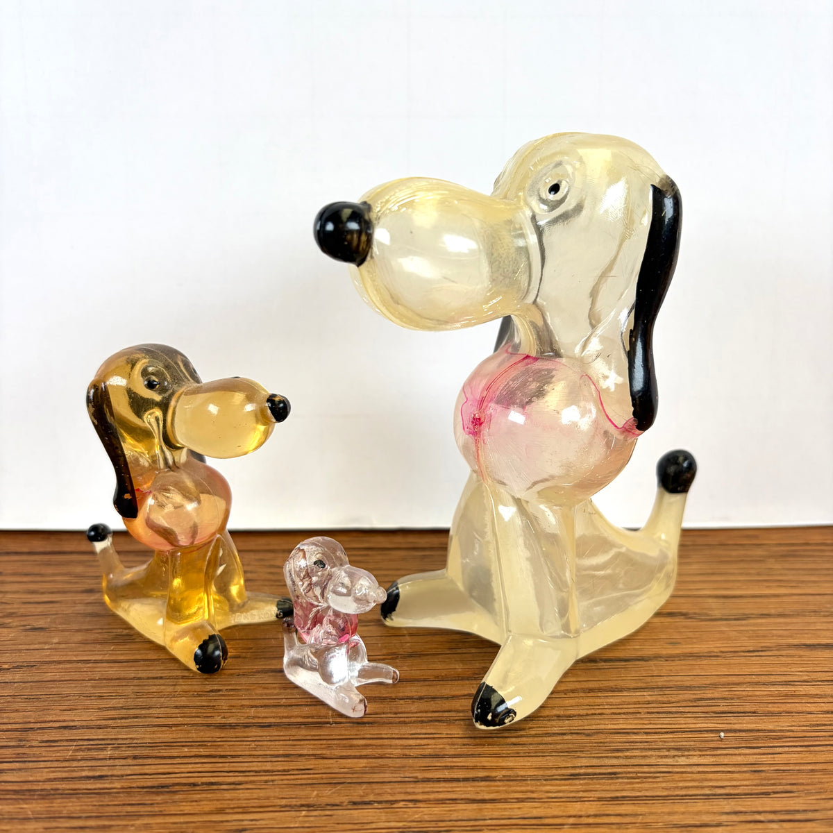 Vintage lucite Snoopy beeldjes