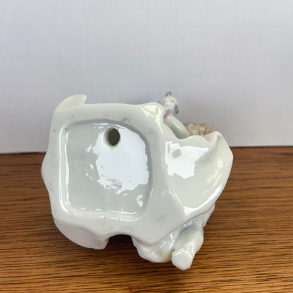 Vintage beeld meisje met katten