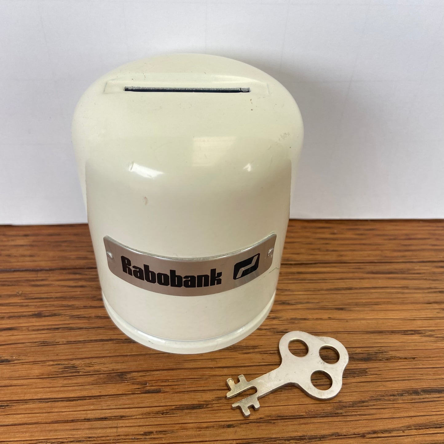 Vintage spaarpot Rabobank wit MET sleutel