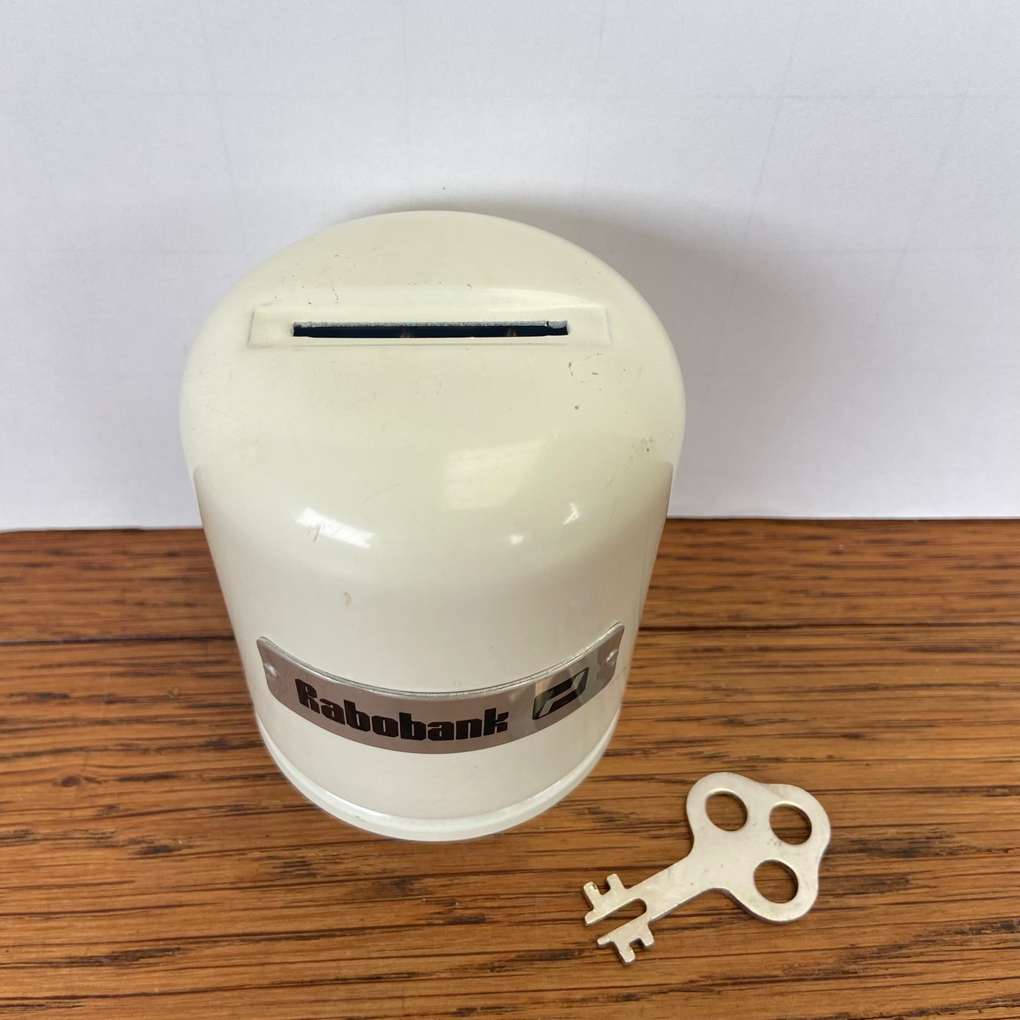 Vintage spaarpot Rabobank wit MET sleutel