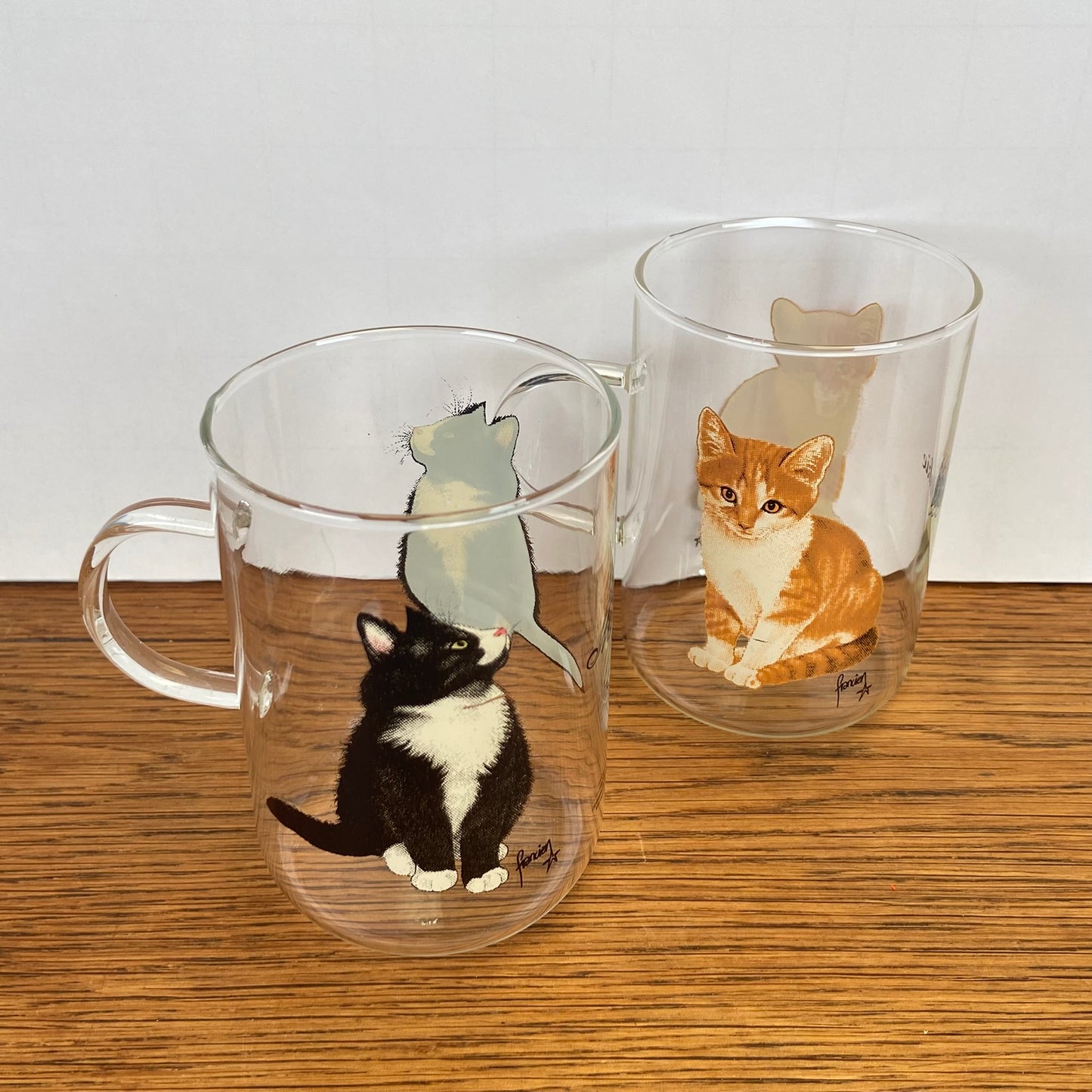2 theeglazen Franciens katten