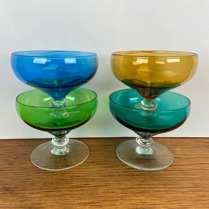 Vintage gekleurde dessert coupes