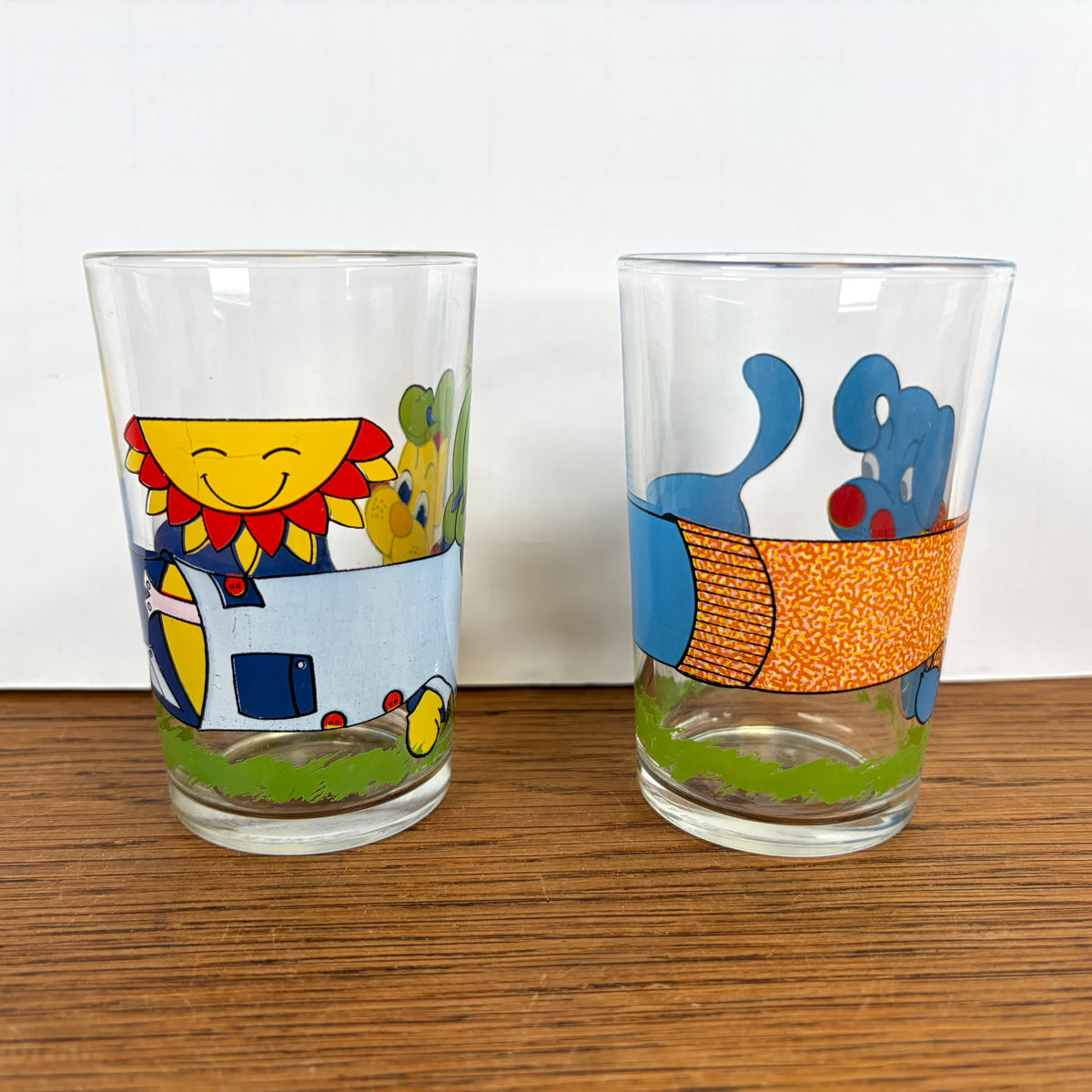 2 vintage glaasjes lange hond