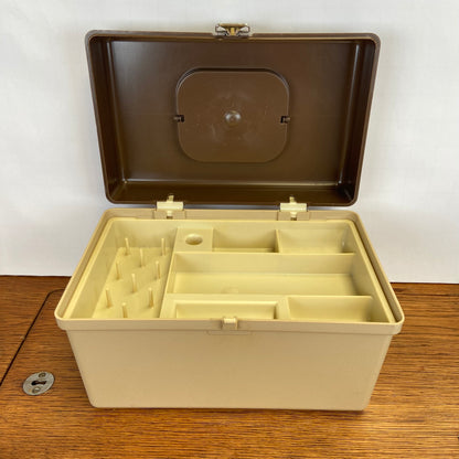 Kleine vintage naaibox curver bruin