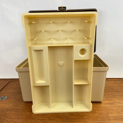 Kleine vintage naaibox curver bruin