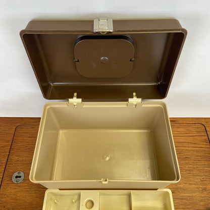 Kleine vintage naaibox curver bruin