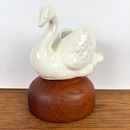 Vintage witte bloempot zwaantje