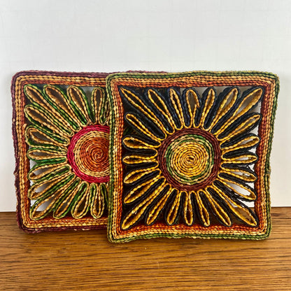 2 vintage vierkante rieten pannen onderzetters