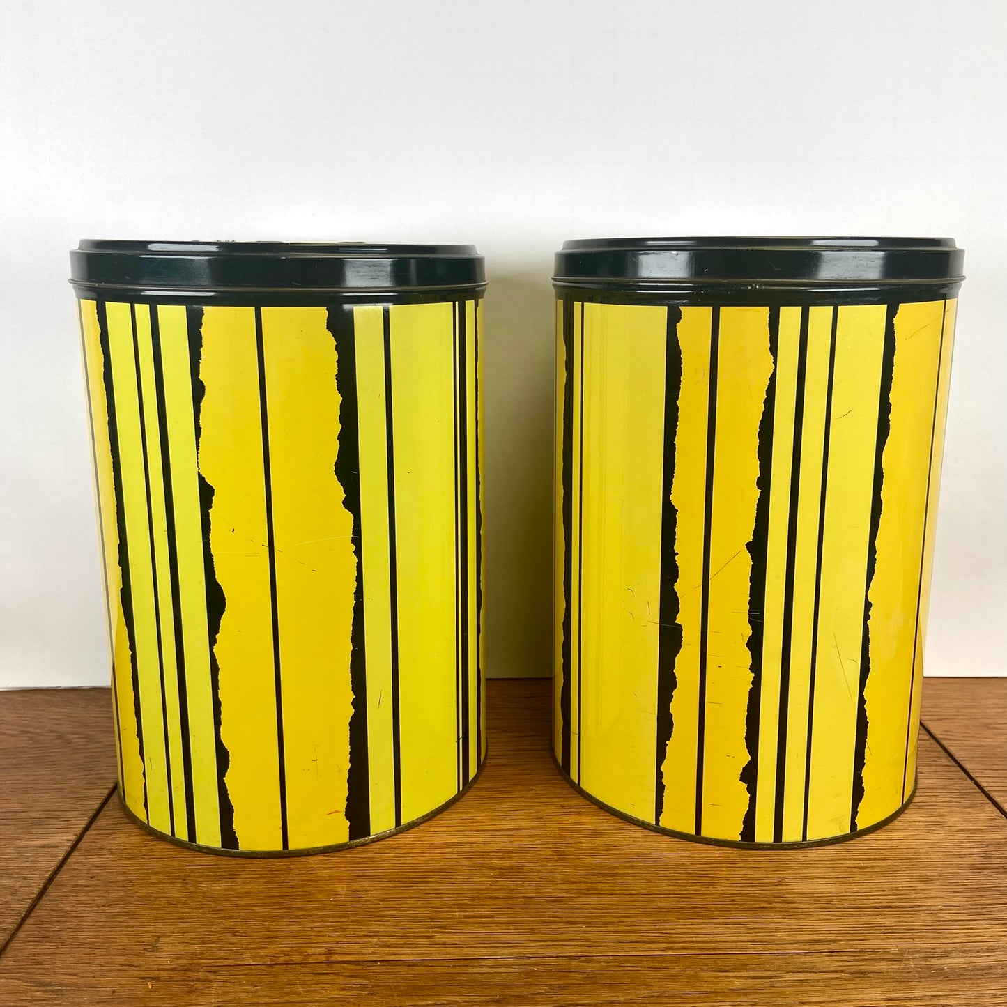 2 grote vintage Tomado blikken