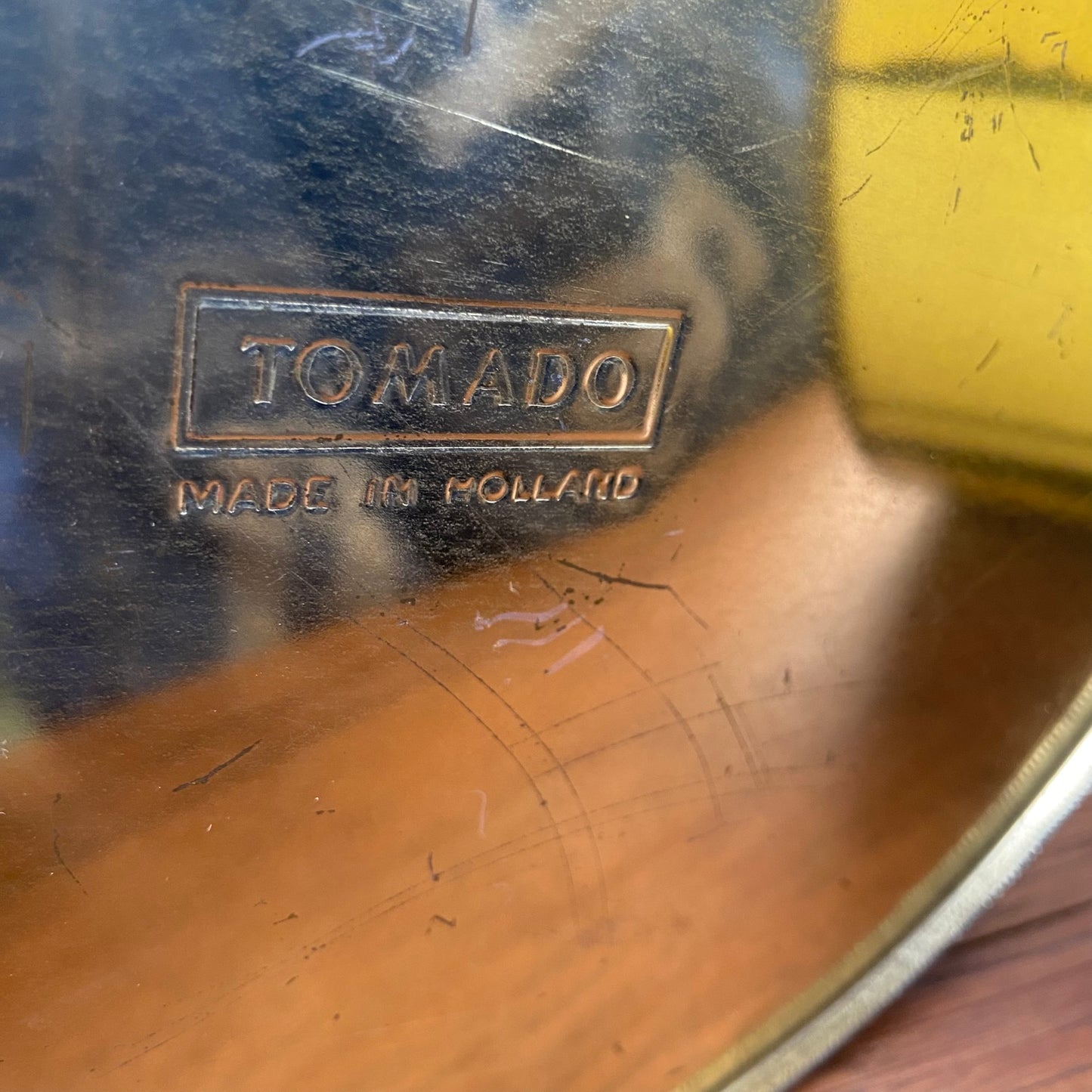 2 grote vintage Tomado blikken