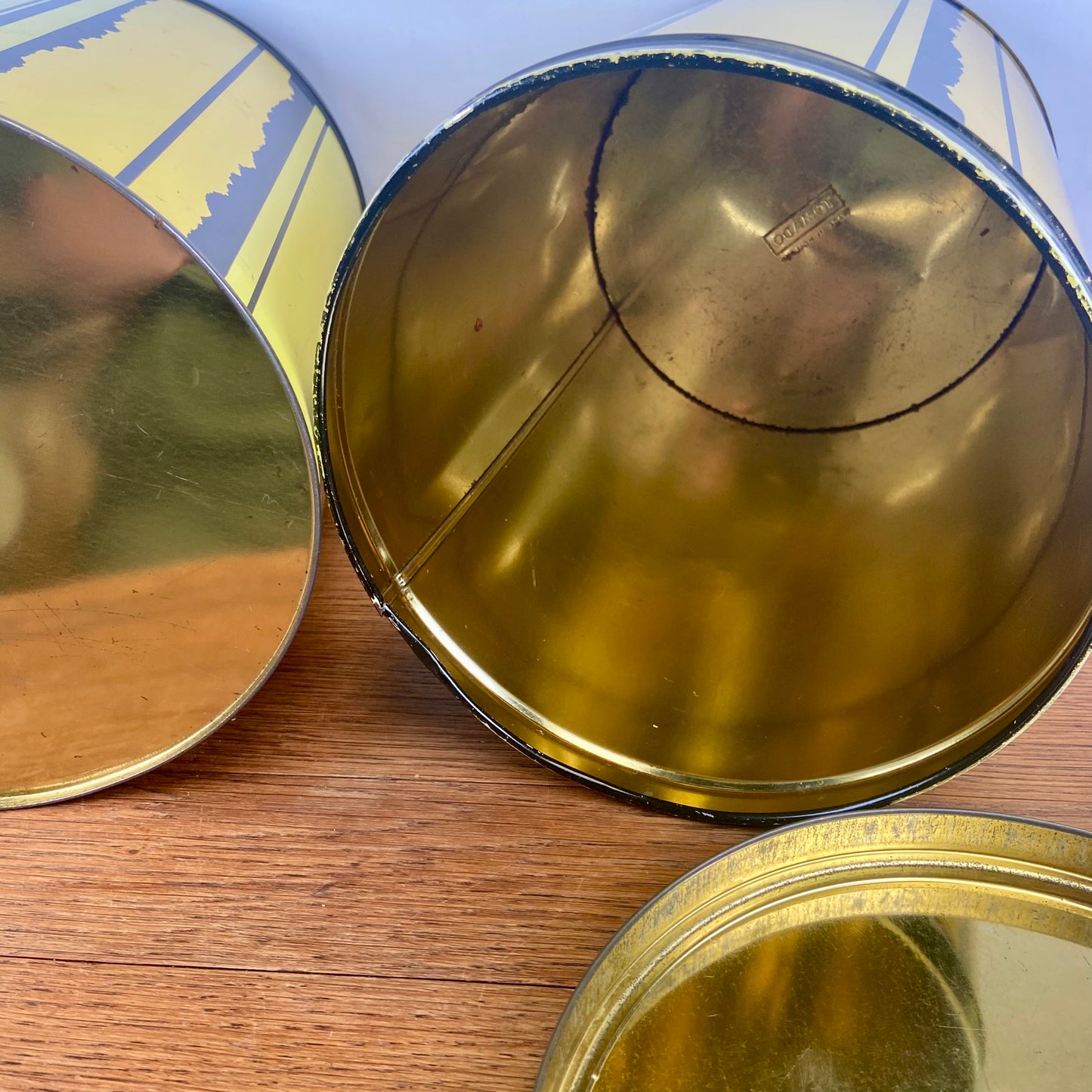 2 grote vintage Tomado blikken