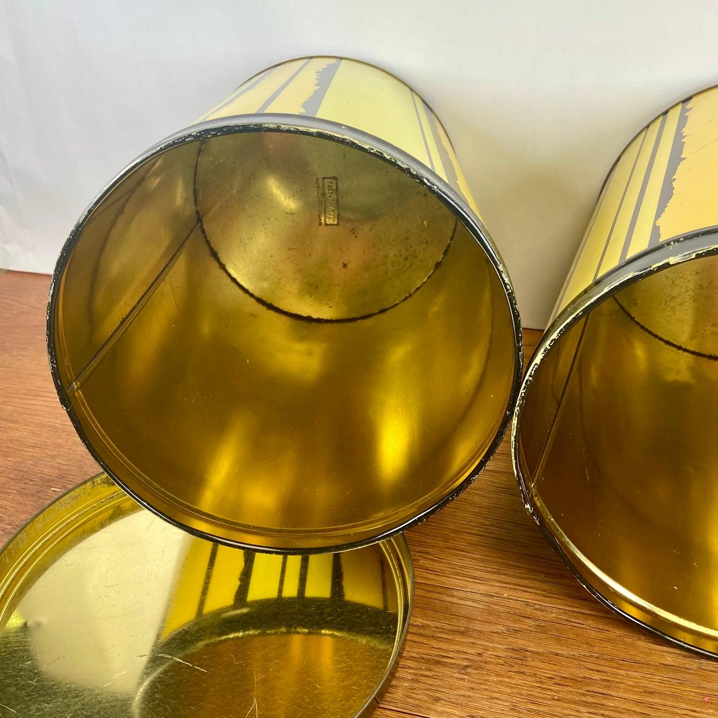 2 grote vintage Tomado blikken