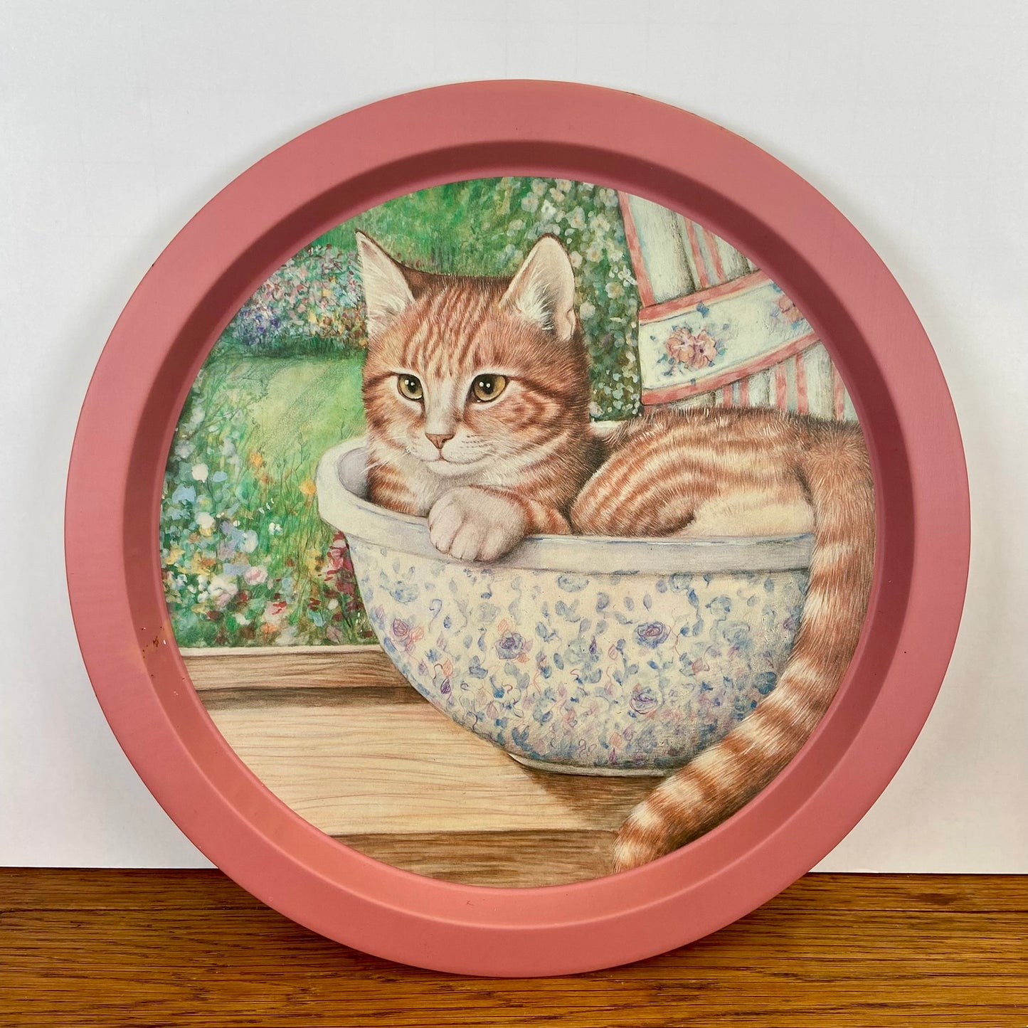 Roze dienblad kat