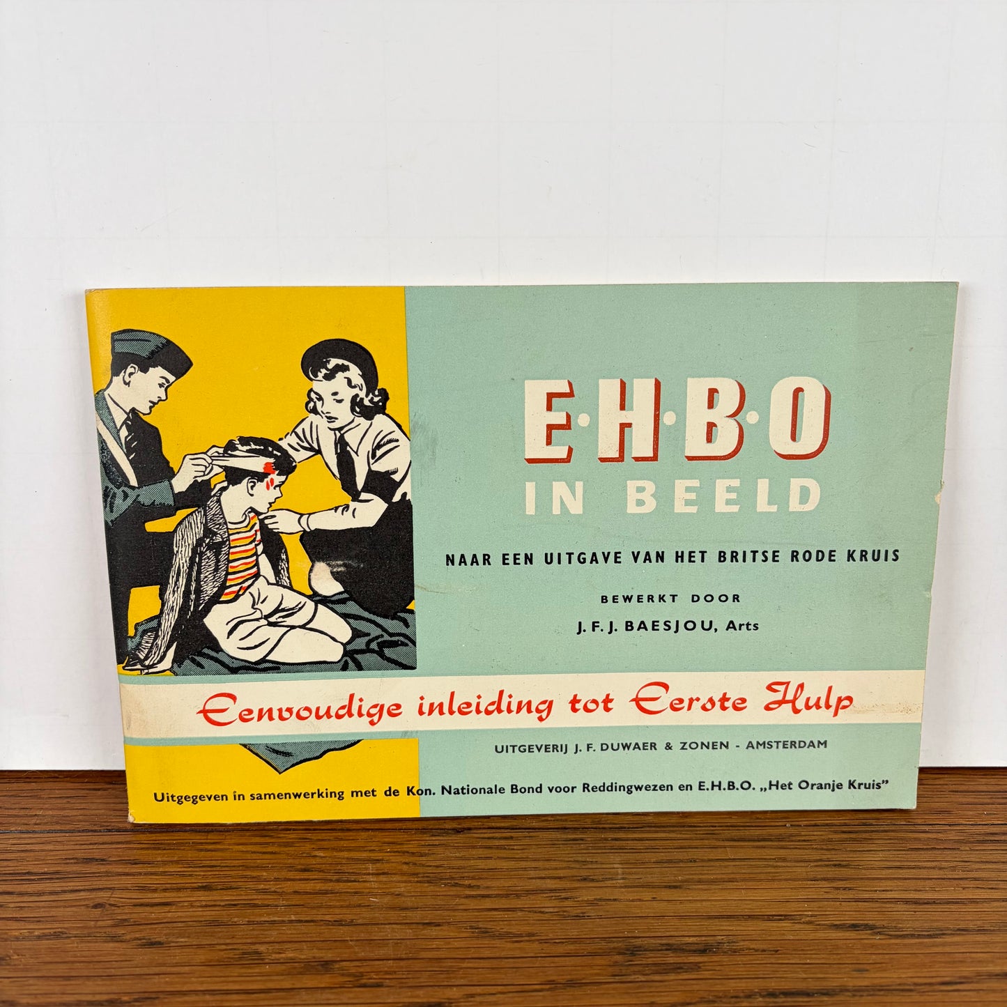 Vintage boekje EHBO in beeld