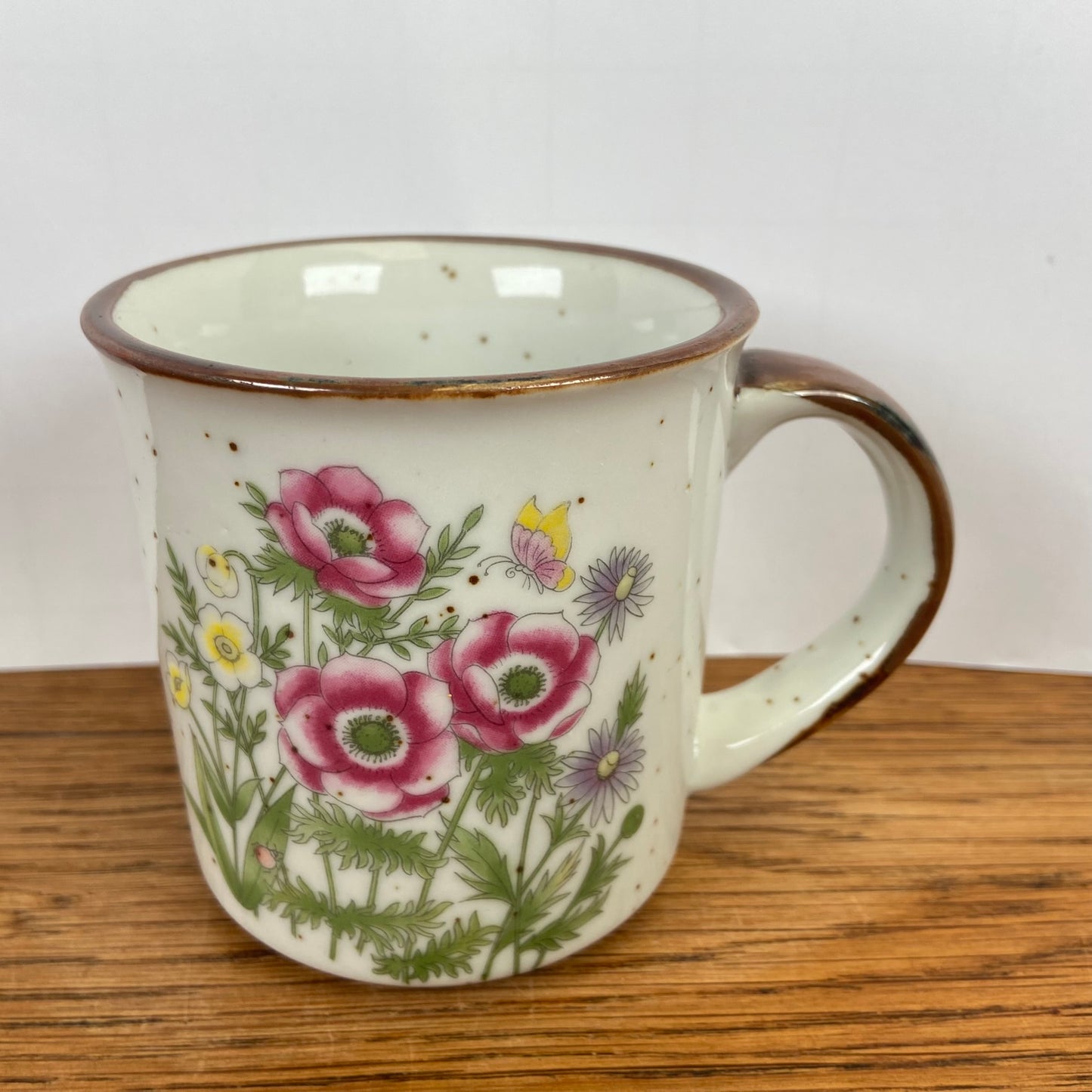 Vintage mok met bloemen