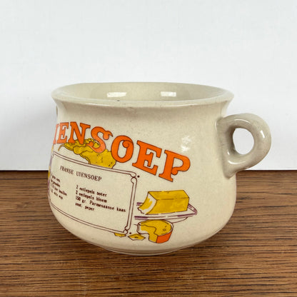 Vintage soepkom met recept uiensoep