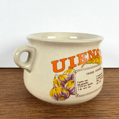 Vintage soepkom met recept uiensoep