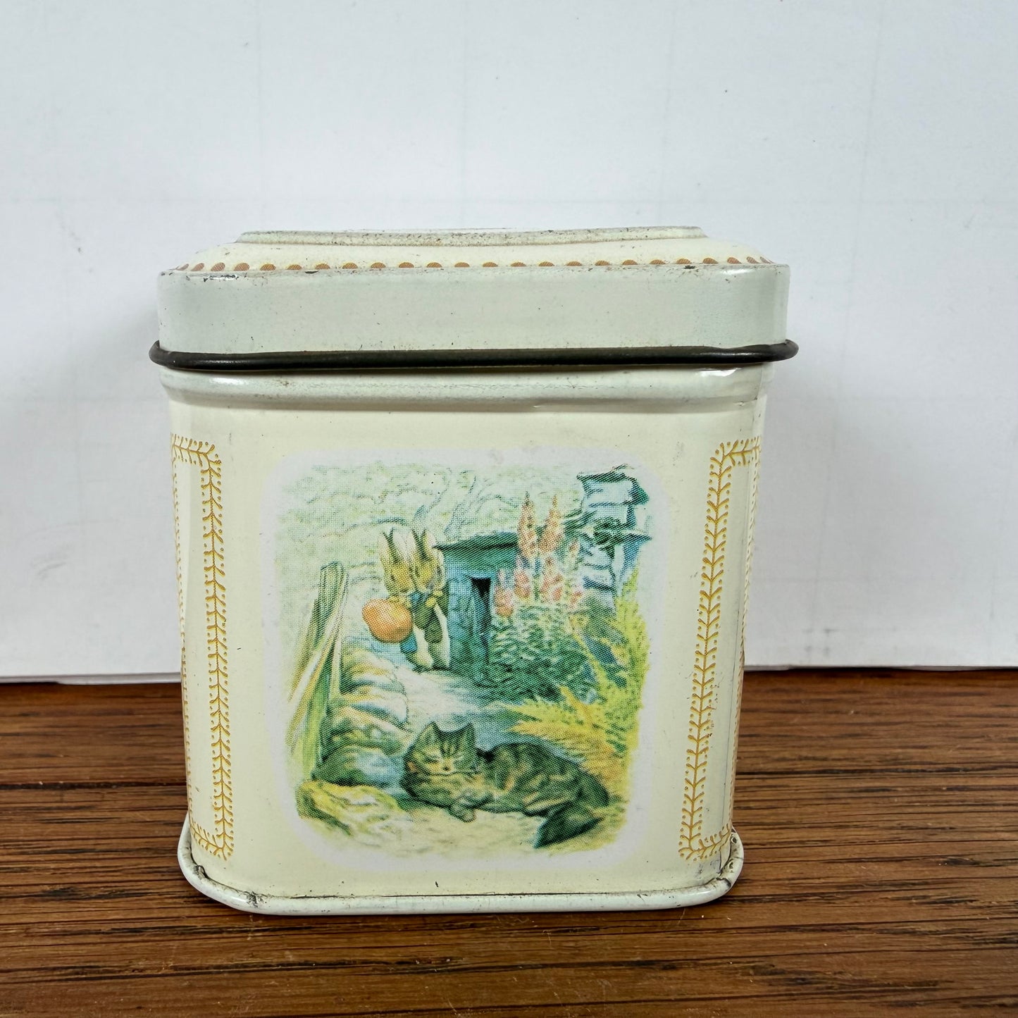 Vintage blikje Peter rabbit