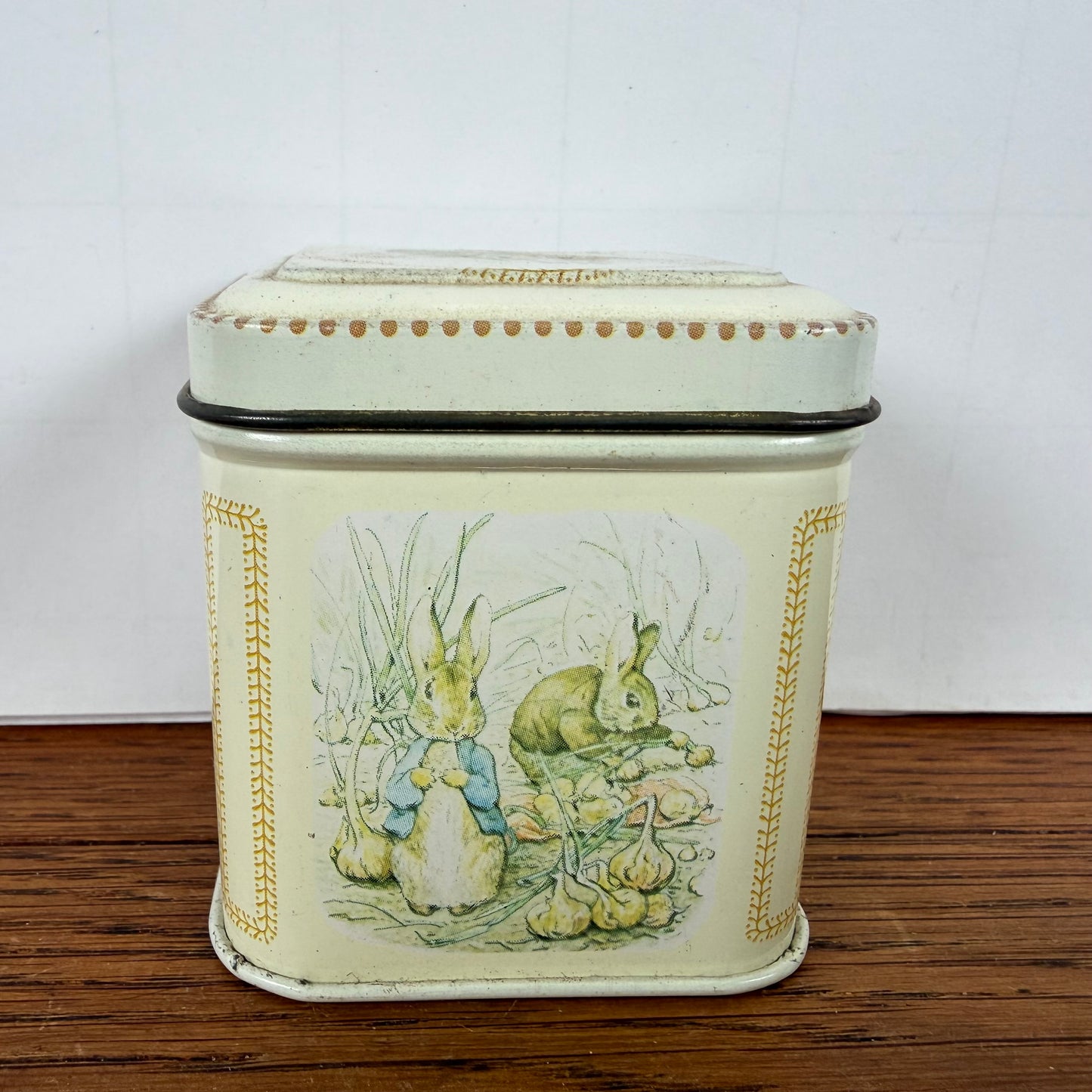 Vintage blikje Peter rabbit