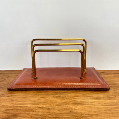 Vintage brievenhouder met leer en messing