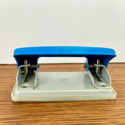 Vintage blauwe perforator