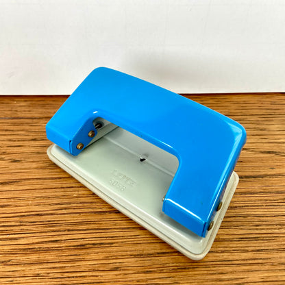 Vintage blauwe perforator