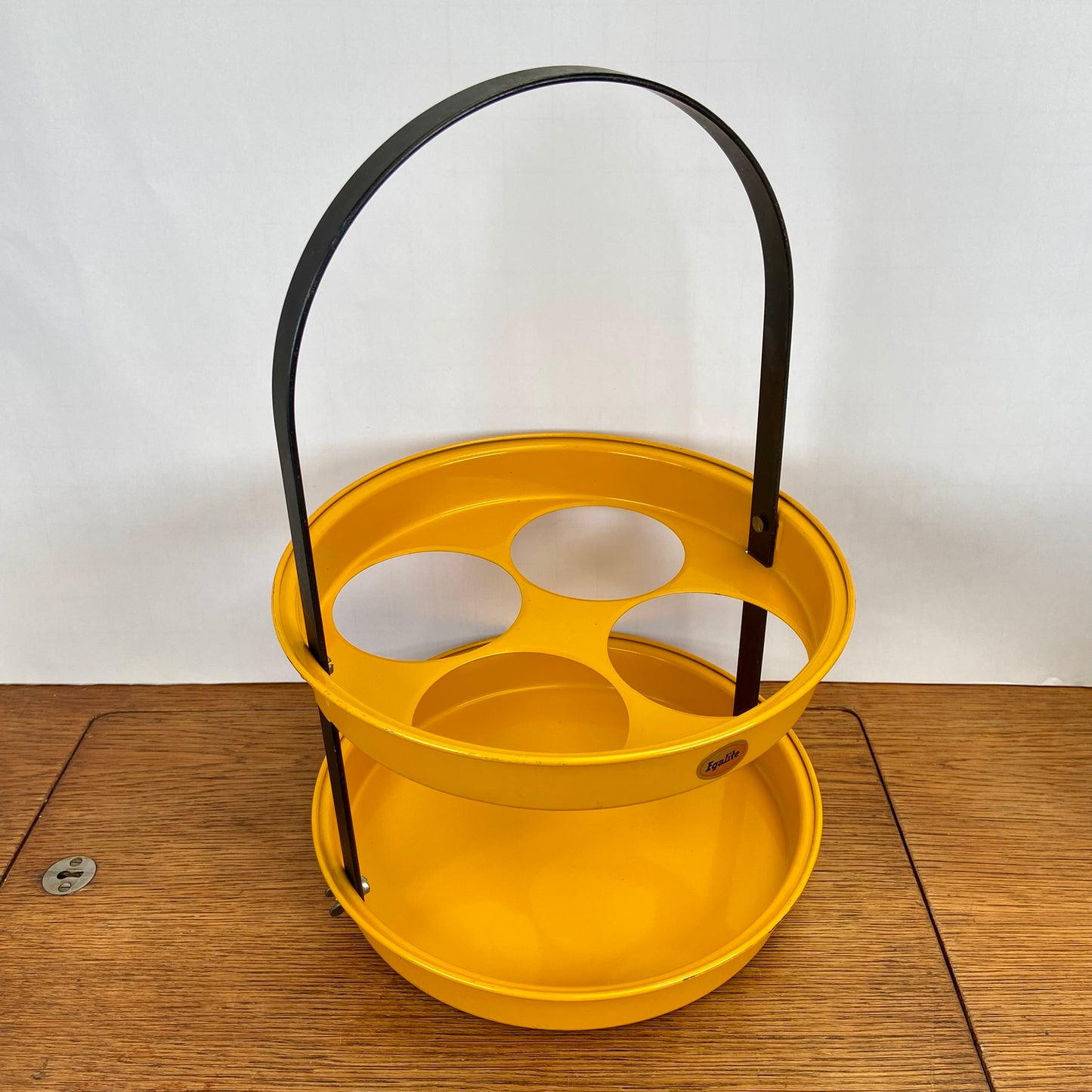 Vintage geel flessenrek