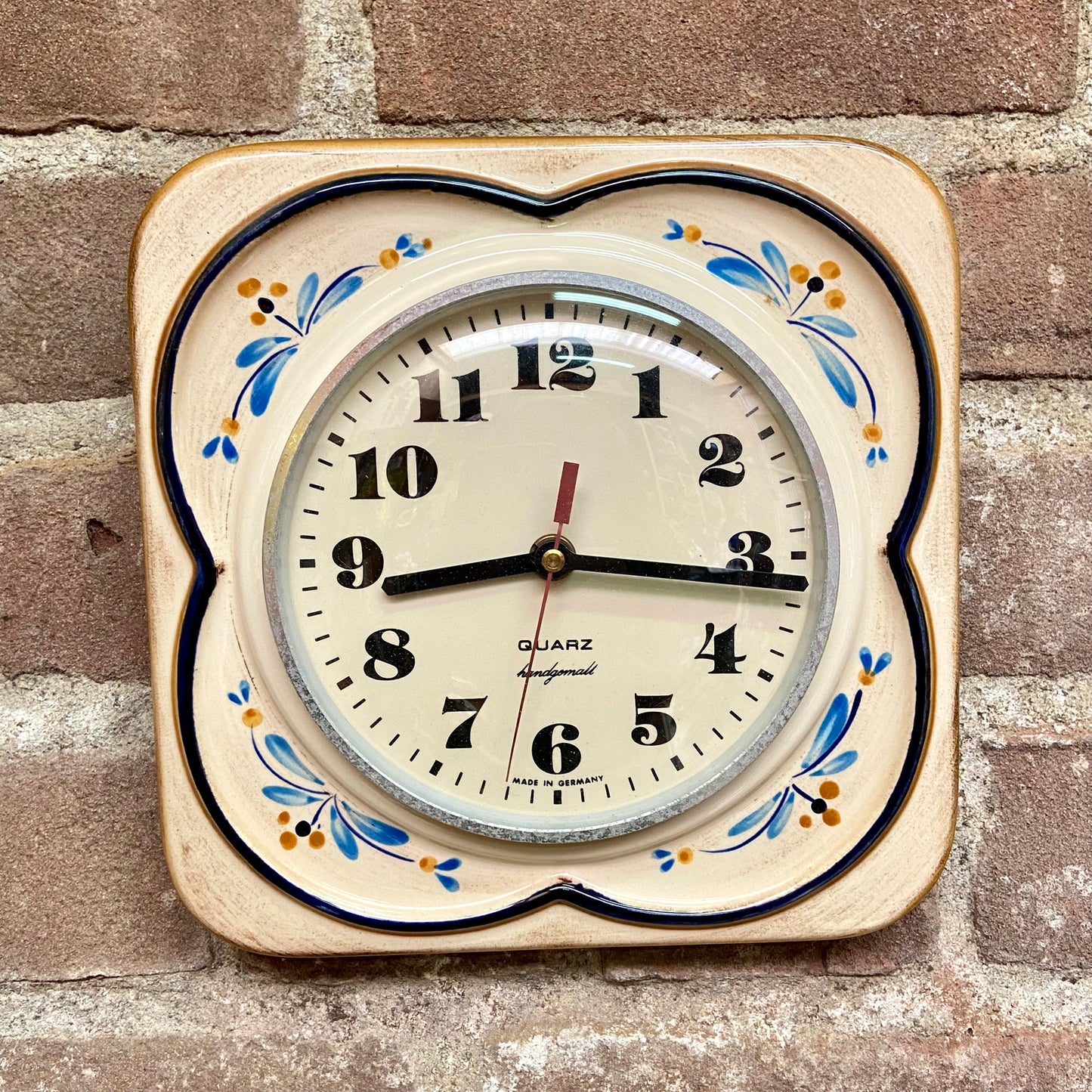 Vintage wand klok Quarz bloemmotief