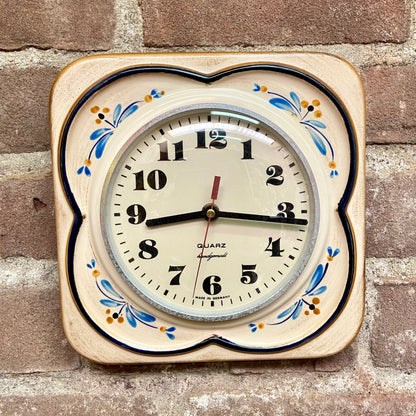 Vintage wand klok Quarz bloemmotief