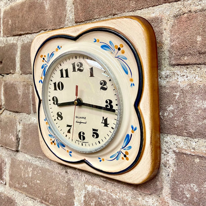 Vintage wand klok Quarz bloemmotief