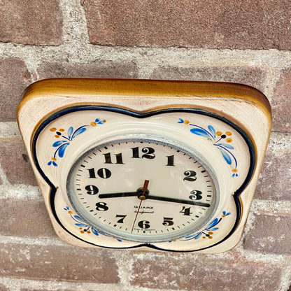Vintage wand klok Quarz bloemmotief