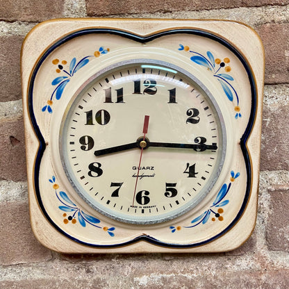 Vintage wand klok Quarz bloemmotief
