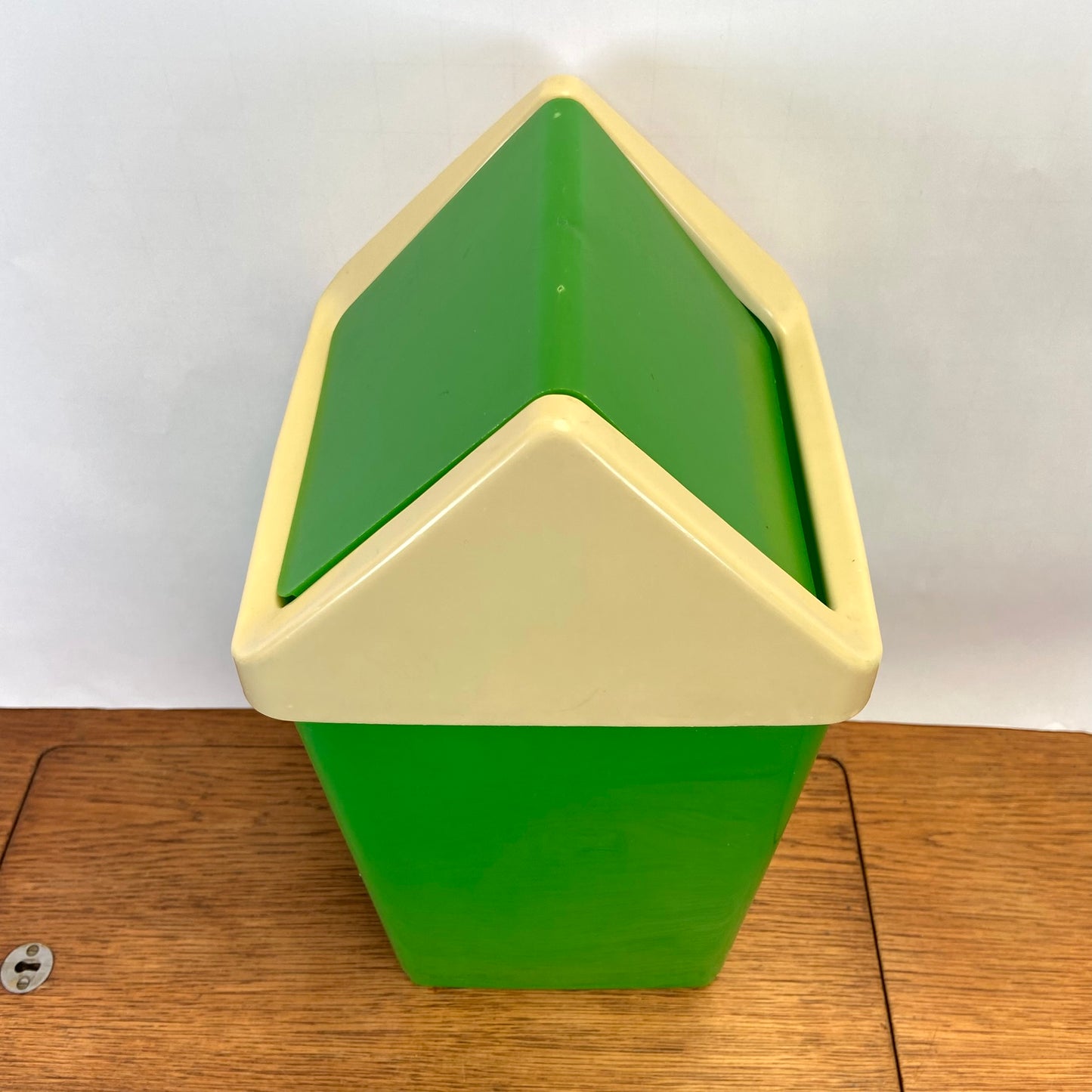 Vintage Curver prullenbak groen