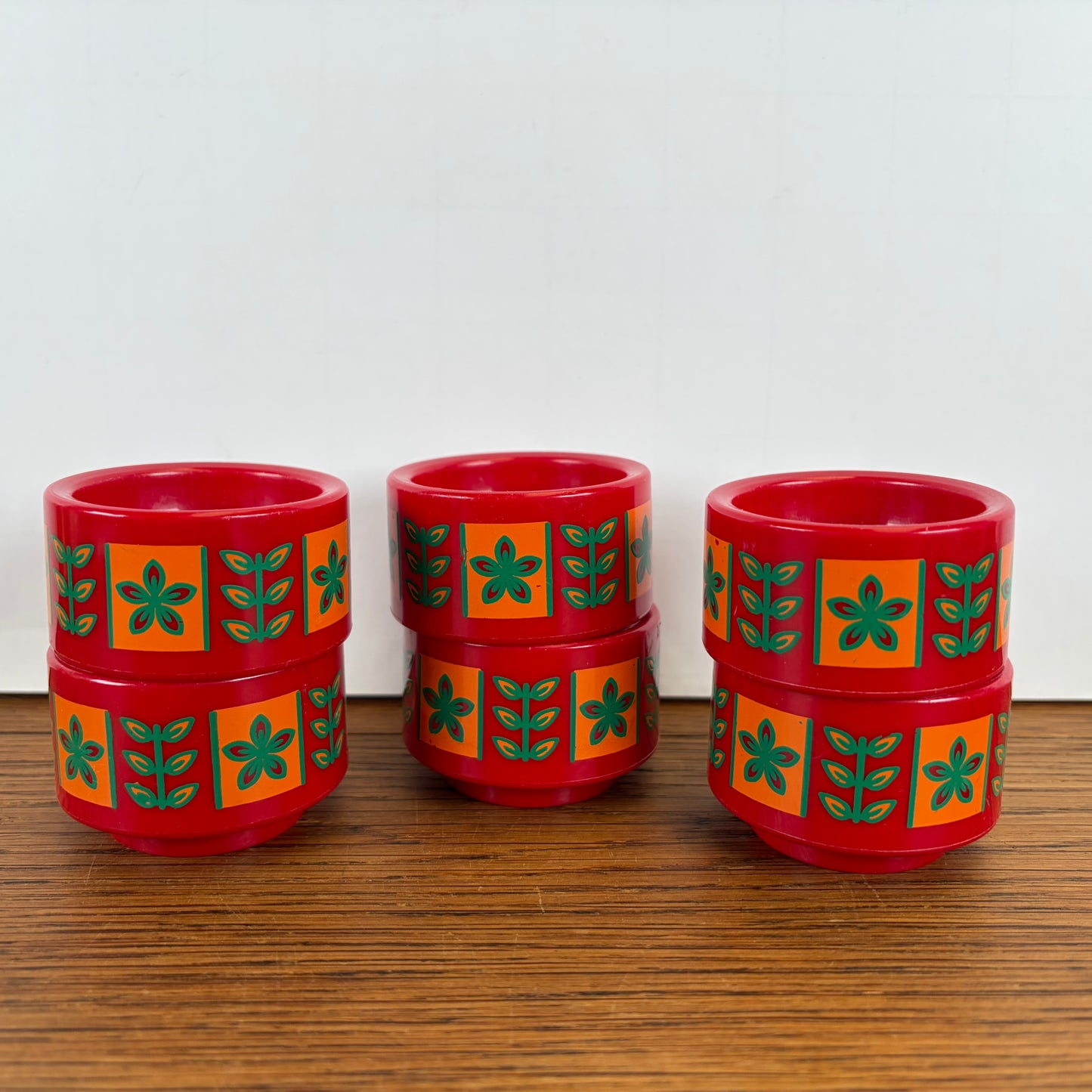 Plastic vintage eierdopjes rood
