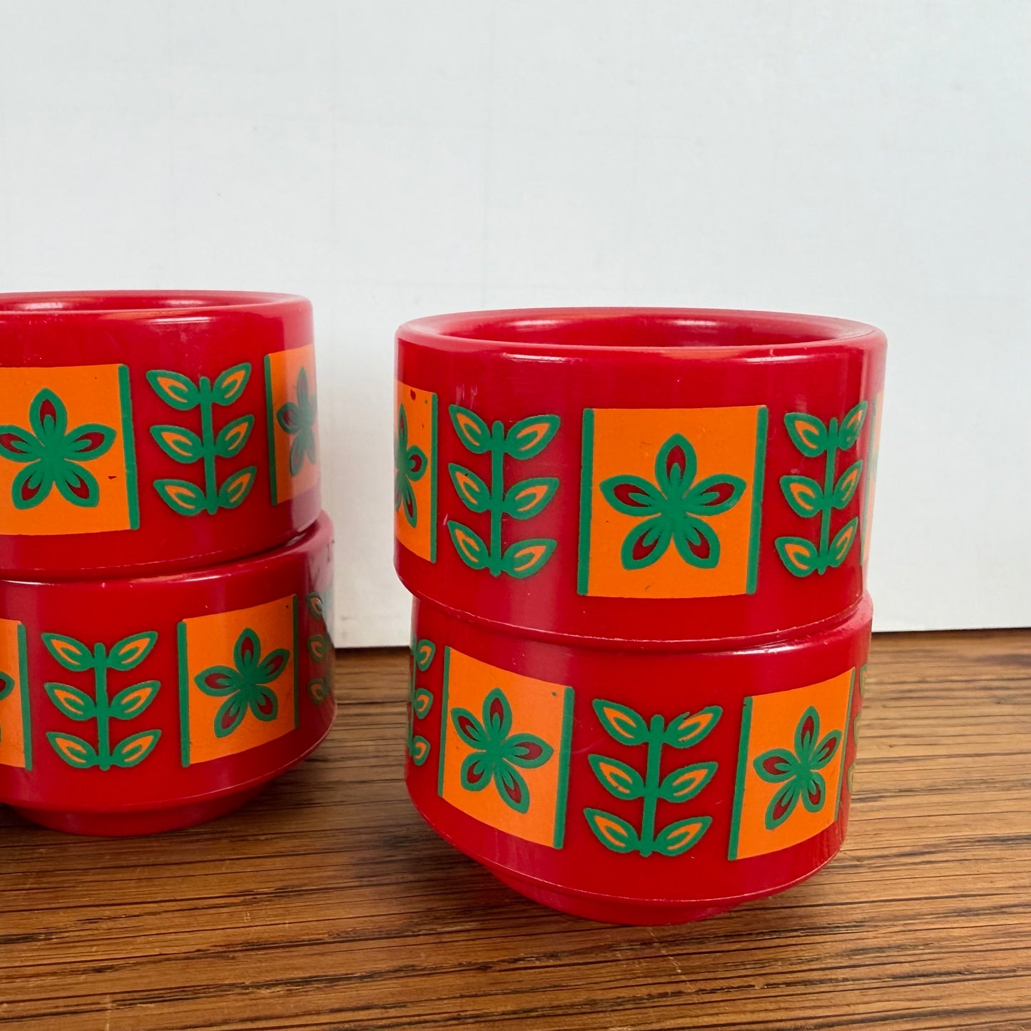 Plastic vintage eierdopjes rood