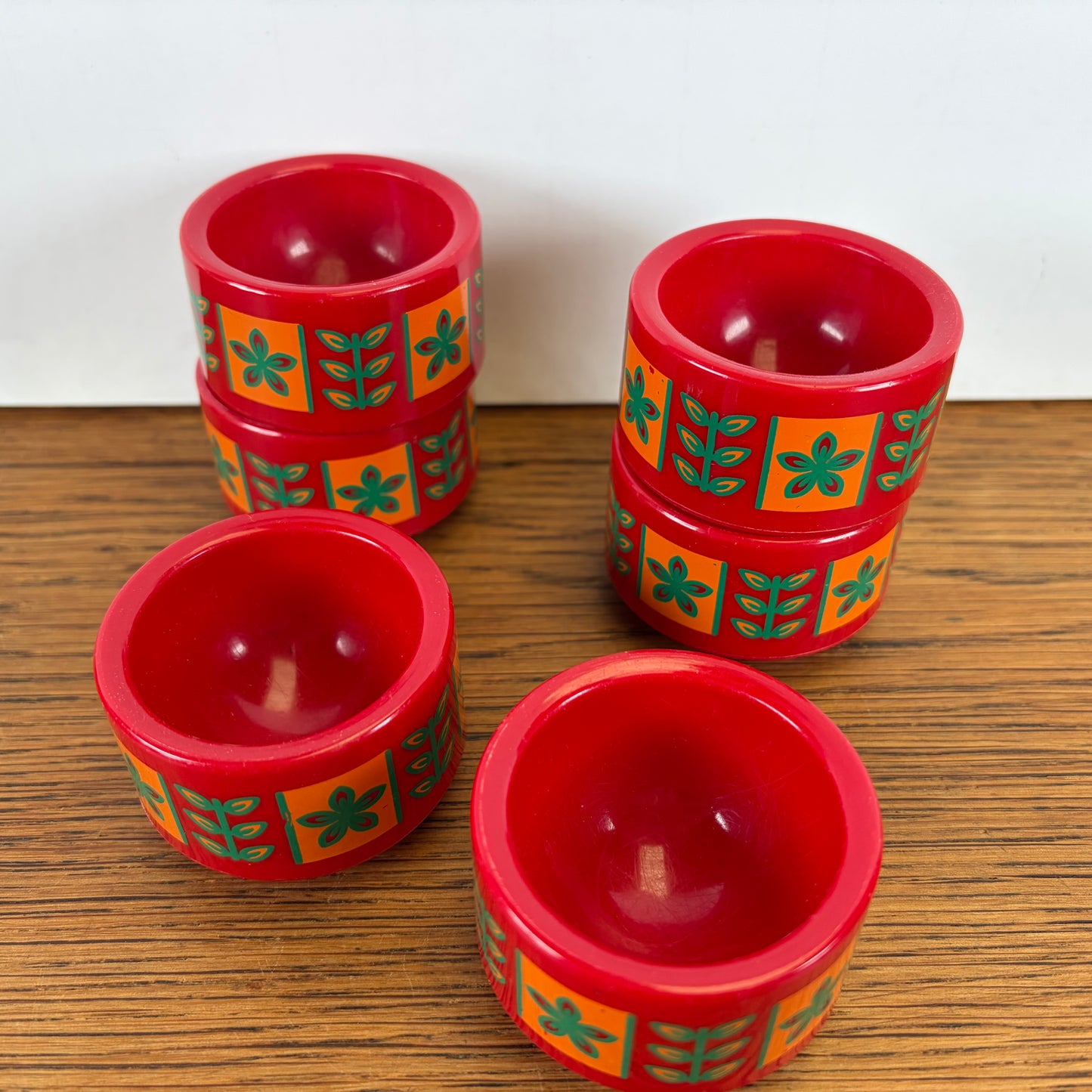 Plastic vintage eierdopjes rood