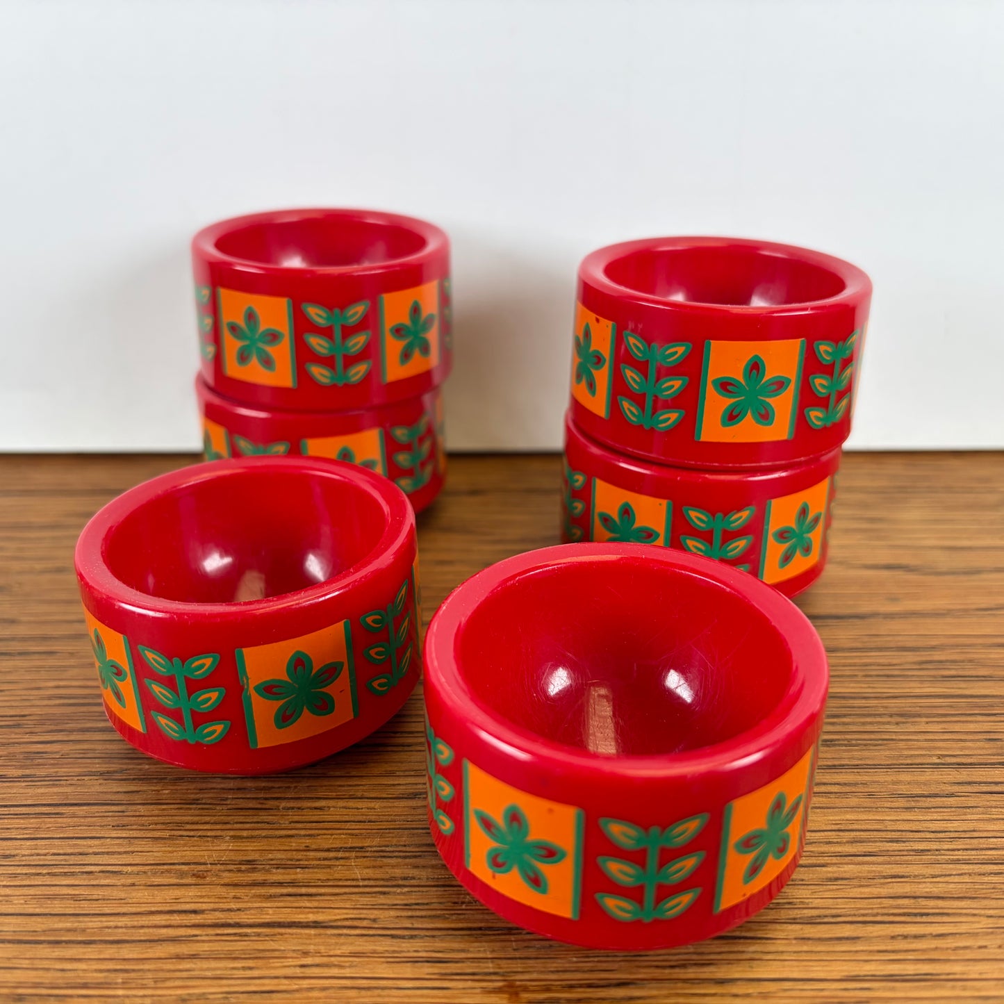Plastic vintage eierdopjes rood