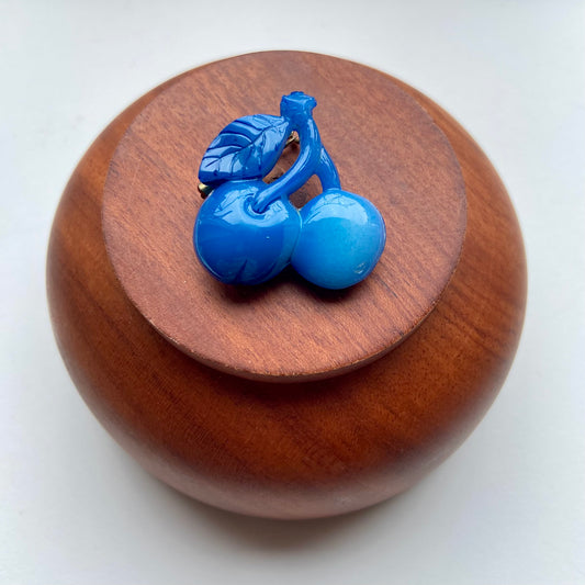 Vintage broche blauwe kersen