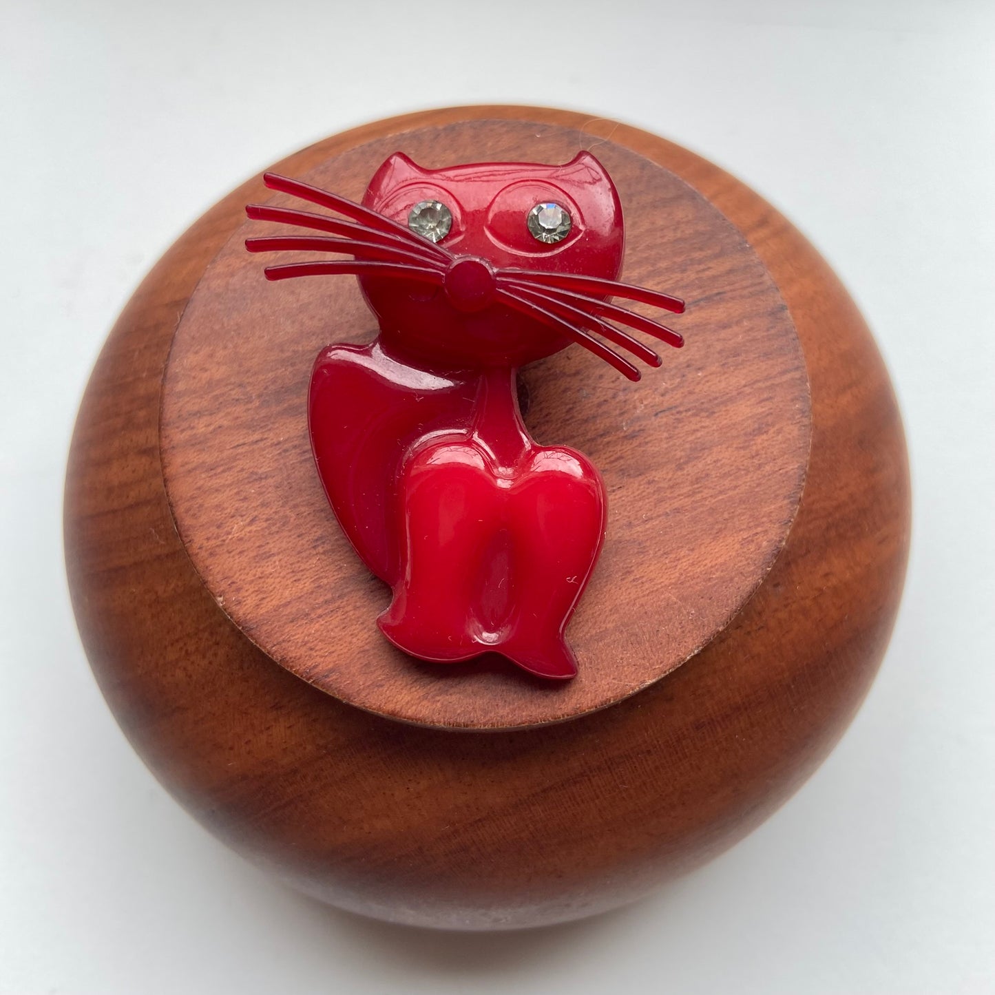 Vintage broche kat rood